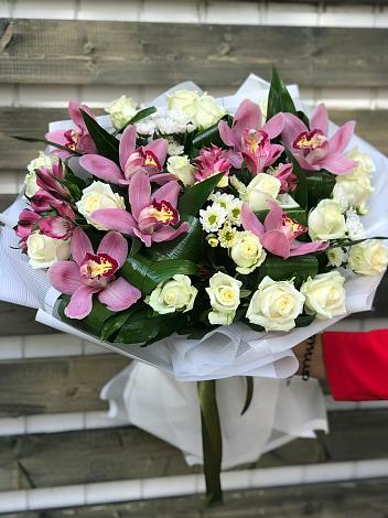 Букет цветов из: Розы и Хризантемы в Белореченском