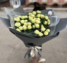 Букет Белые кустовые розы Солинеро в Белореченском